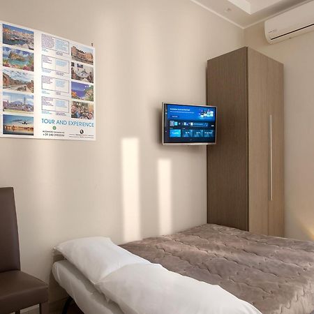Residenza Suarez Bed & Breakfast Наполи Екстериор снимка