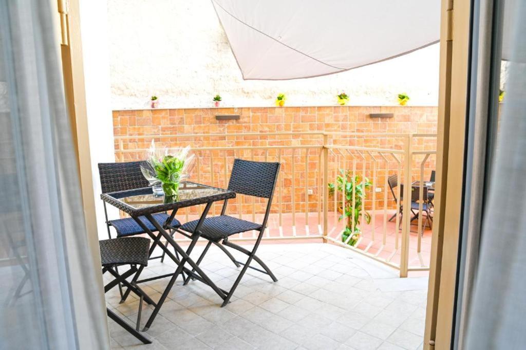 Residenza Suarez Bed & Breakfast Наполи Екстериор снимка