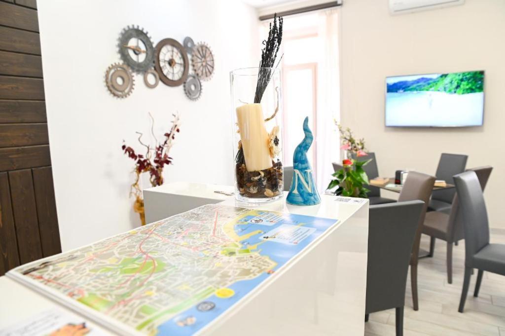Residenza Suarez Bed & Breakfast Наполи Екстериор снимка