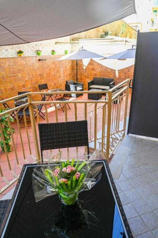 Residenza Suarez Bed & Breakfast Наполи Екстериор снимка