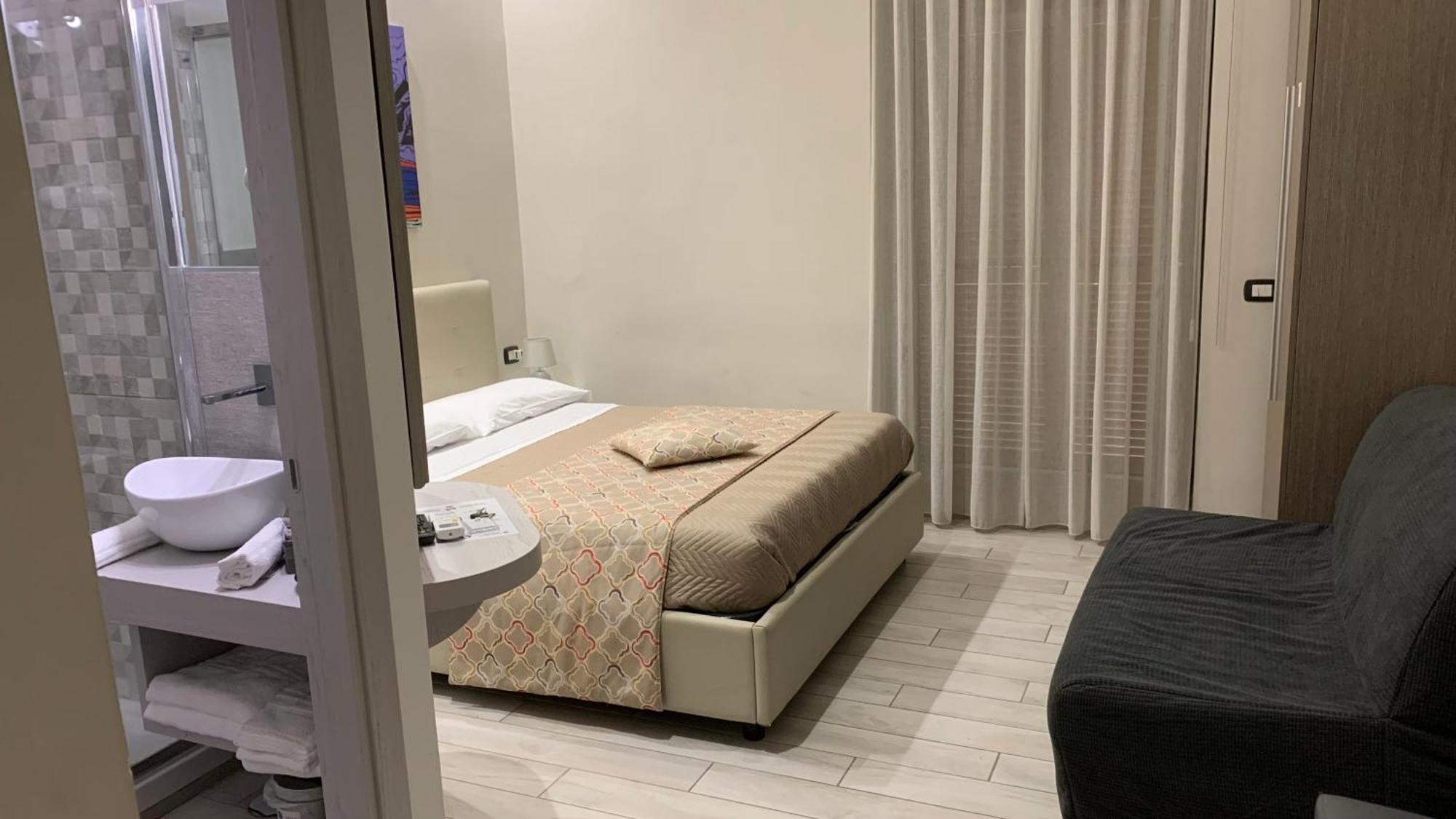 Residenza Suarez Bed & Breakfast Наполи Екстериор снимка