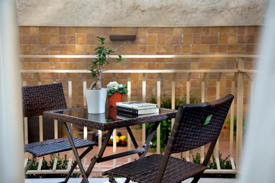Residenza Suarez Bed & Breakfast Наполи Екстериор снимка