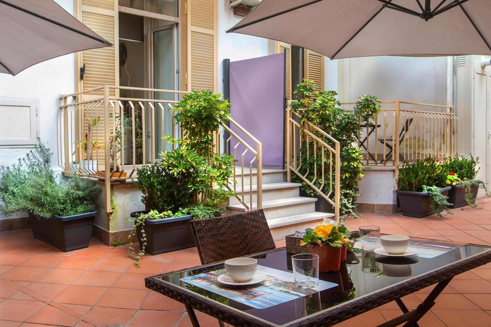 Residenza Suarez Bed & Breakfast Наполи Екстериор снимка